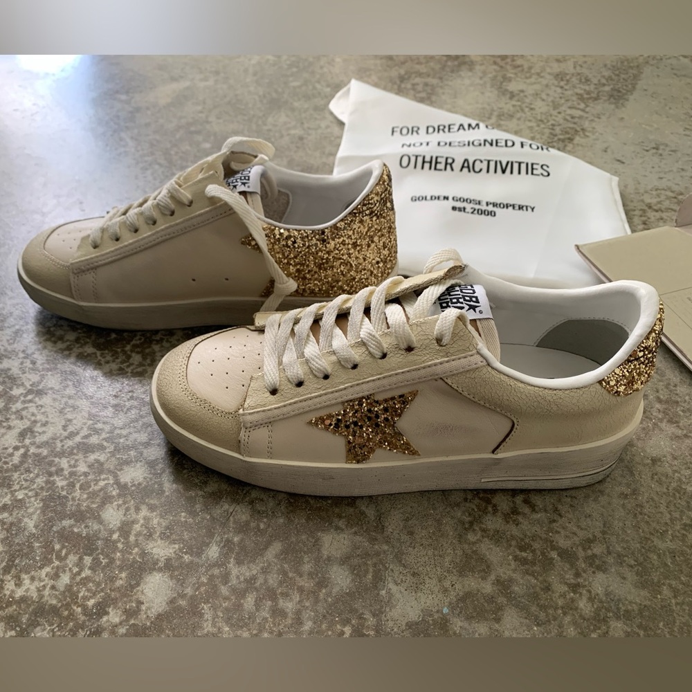 New In Box Gold glitter stardan leather shoes, size 7.5 or 7